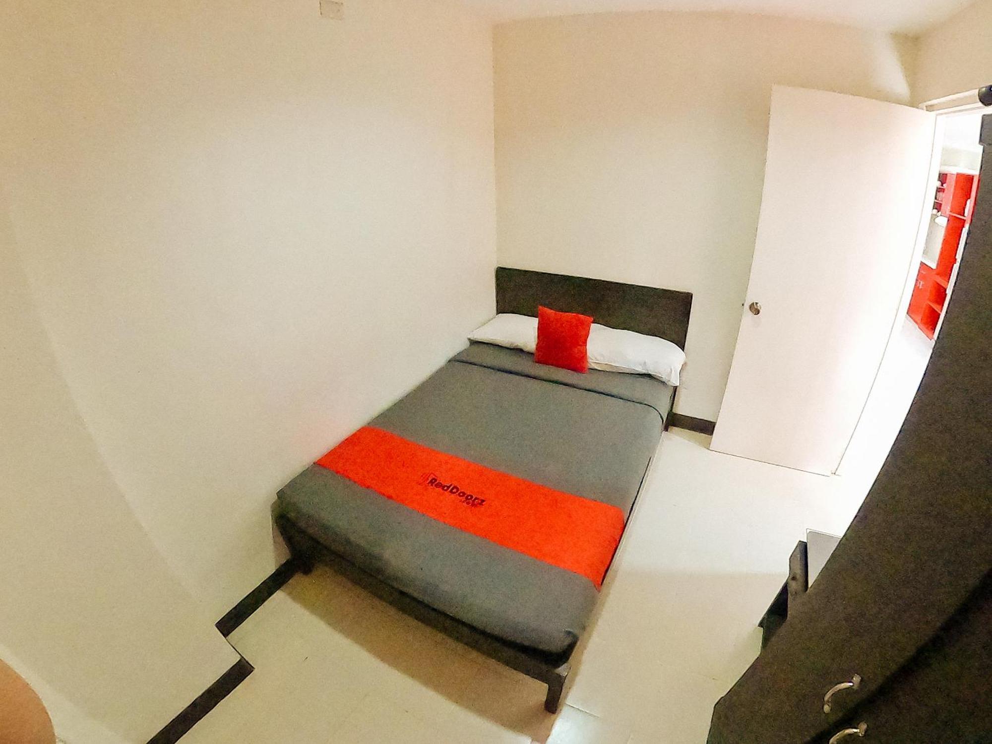 Reddoorz Plus @ Mabolo Cebu Rum bild